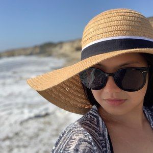 Meet your Posher, Monica